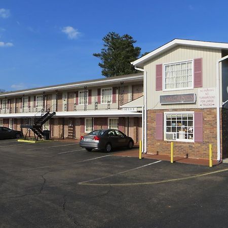 Holly Springs Pine Crest Motor Lodge מראה חיצוני תמונה