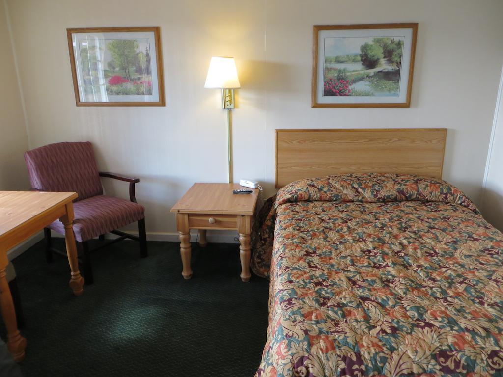 Holly Springs Pine Crest Motor Lodge חדר תמונה