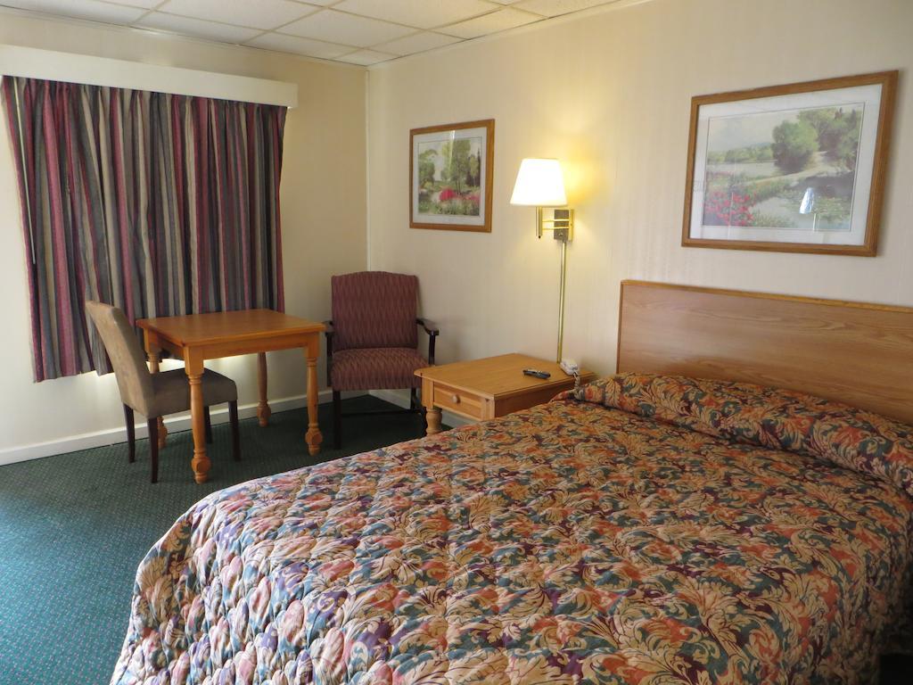 Holly Springs Pine Crest Motor Lodge חדר תמונה